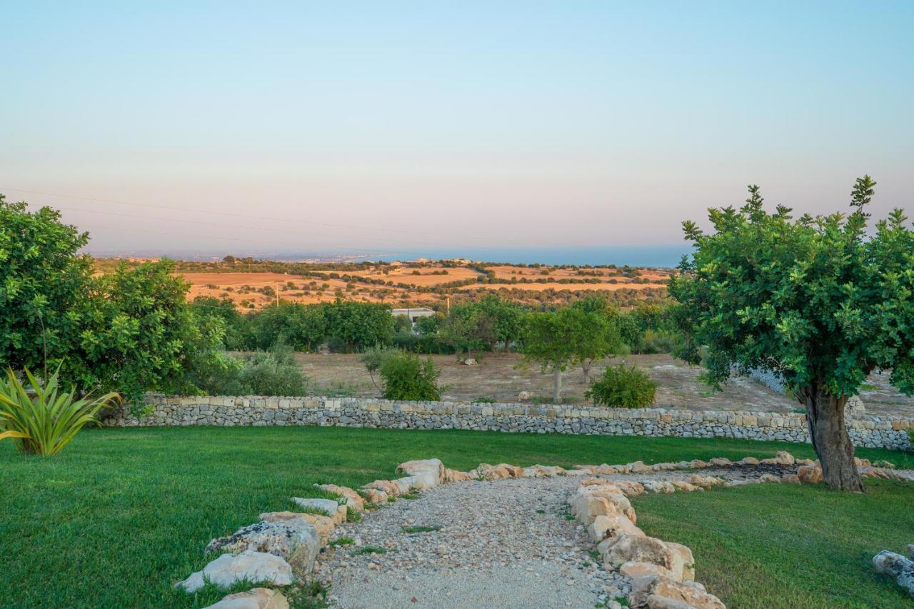 Baglio Cella - Appartamenti Per Vacanze โมดิกา ภายนอก รูปภาพ